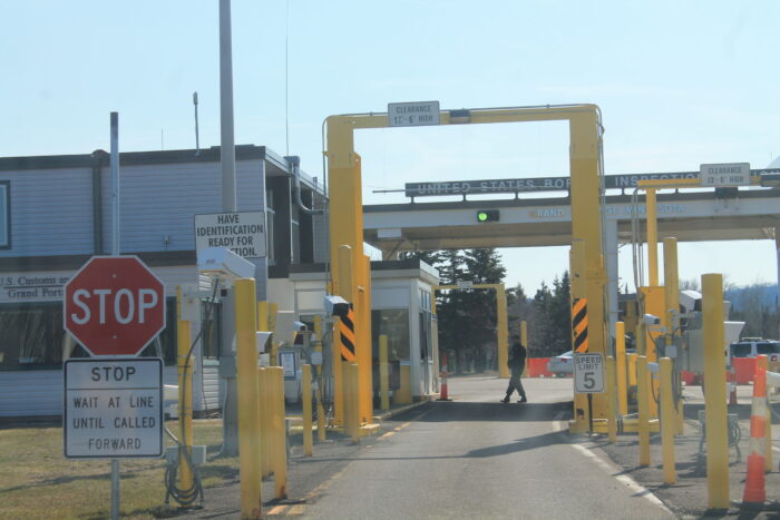 Border Crossing Card – Portage De Checagou