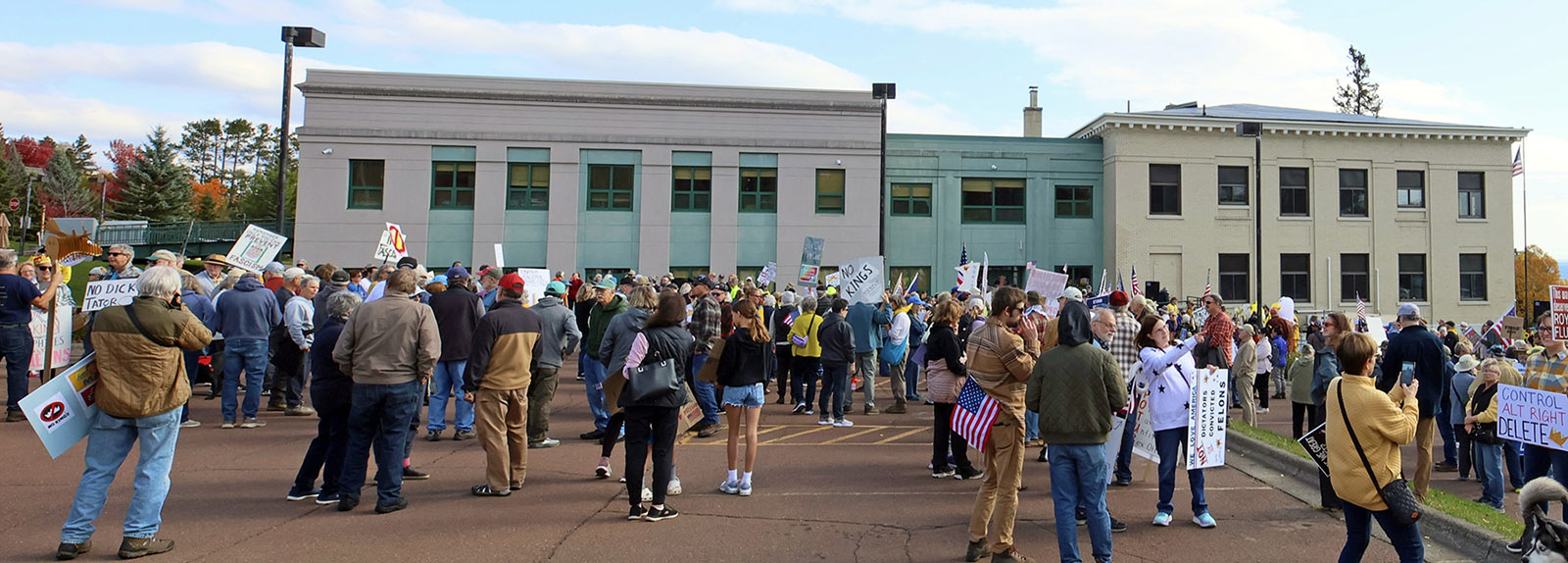 Hundreds gather in Grand Marais for nationwide ‘No Kings’ rally